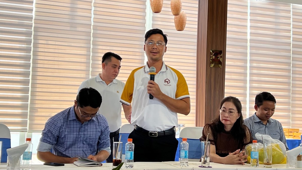 Luật sư Nguyễn Vũ Phong chia sẻ tại một buổi gặp gỡ